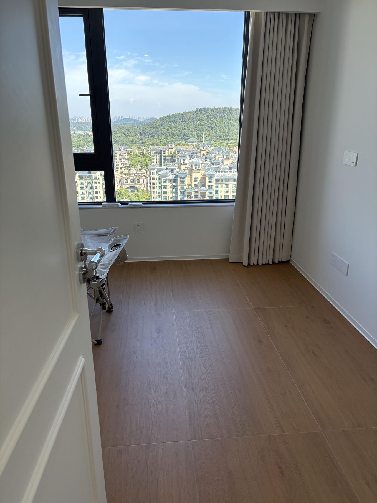 Light Brown Wood-Effect Tiles Throughout a Home — Window Seat | Room for the View