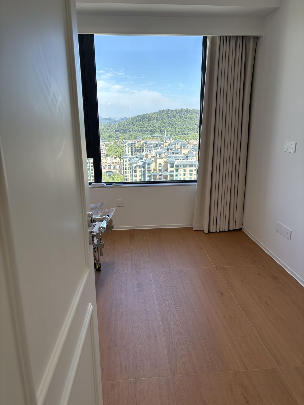 Light Brown Wood-Effect Tiles Throughout a Home — Window Seat | Room for the View