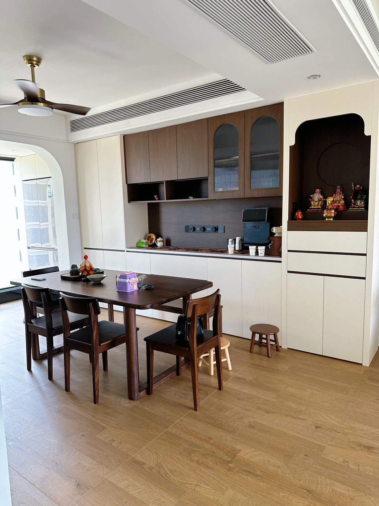 Wood-Strip-Effect Tiles in a Mid-Century Home — Dining Room