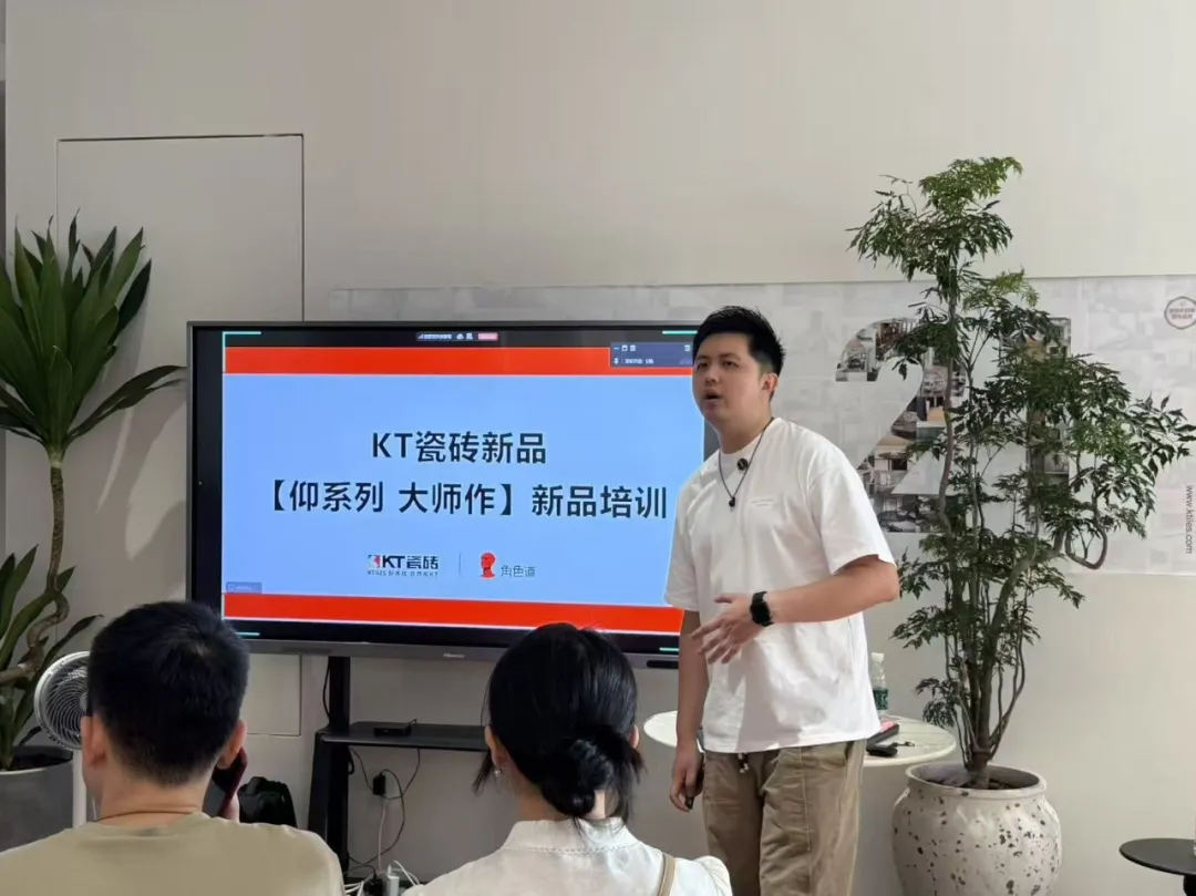 破界现场直击 | KT瓷砖陶博会首日盛况全记录！