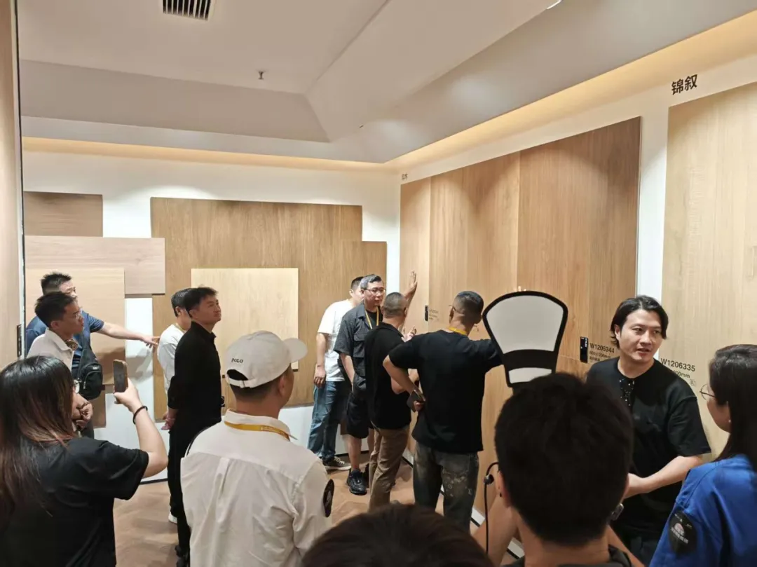 破界现场直击 | KT瓷砖陶博会首日盛况全记录！